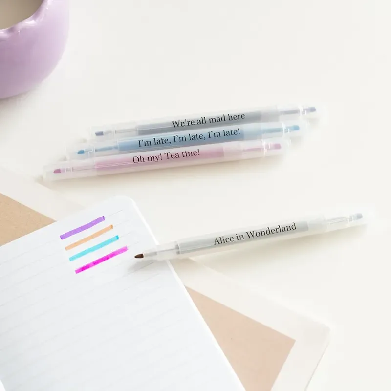 محفظة قرطاسيه أليس في بلاد العجائب